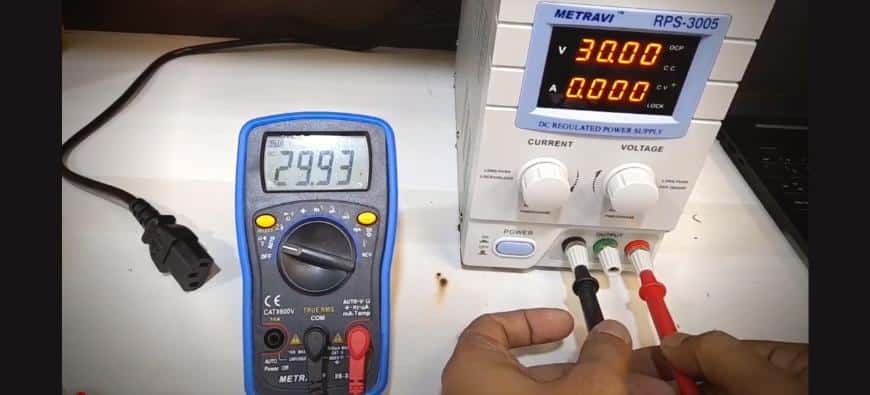 What is an auto-ranging multimeter?