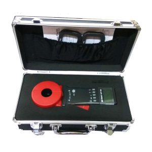 Metravi CET-04 Clamp On Ground Resistance Tester comes with a hard carry case