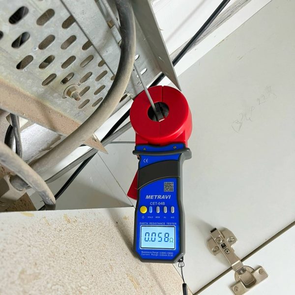Metravi CET-04B Clamp-on Earth and Ground Resistance Tester with Bluetooth can measure upto 1500 Ohms