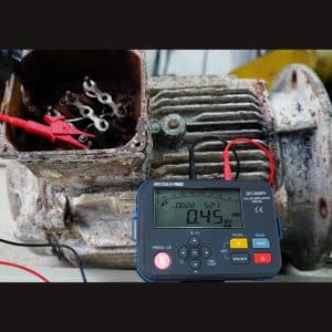 Metravi PRO DIT-960PV Solar Insulation Tester Application Image features high accuracy