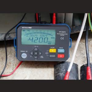 Metravi PRO DIT-960PV Solar Insulation Tester Application Image fetaures automatic discharge