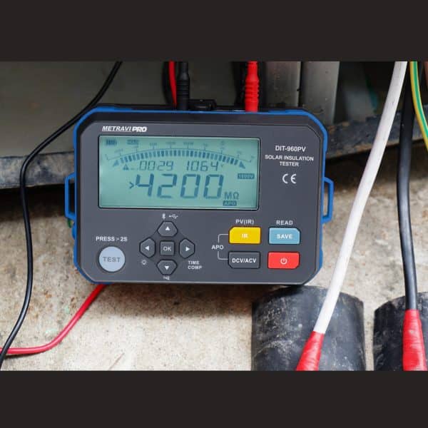 Metravi PRO DIT-960PV Solar Insulation Tester Application Image fetaures automatic discharge