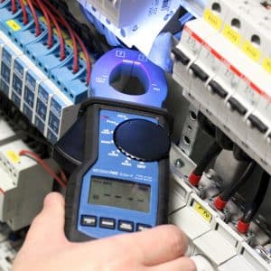 Metravi Pro Solar-4 TRMS AC DC Clamp Meter features a 35mm jaw-opening, a strong flashlight and a backlit 4-digit display