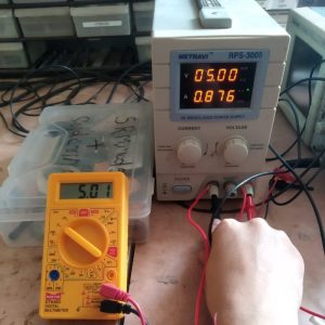 Using the Metravi RPS-3005 DC Regulated Power Supply