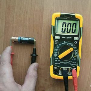 Metravi XB-30 Digital Multimeter Capacitor testing